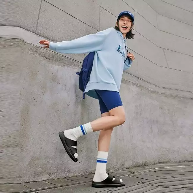 送料関税込み[LI-NING]SOFT SLIPPER★男女兼用★新作★大人気★ 送料関税込み[LI-NING]SOFT SLIPPER☆日本未入荷☆新作☆大人気
