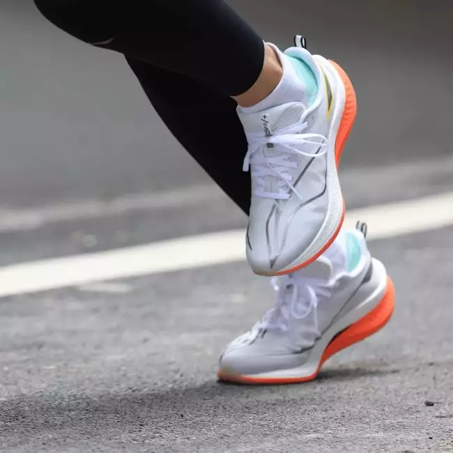 Hare On Feet Bordeaux Og Hare 7s Air Jordan Retro BT Bordeaux OG