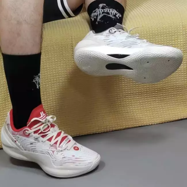 XTEP Jimmy Lin JLin 5.0 - Versatile