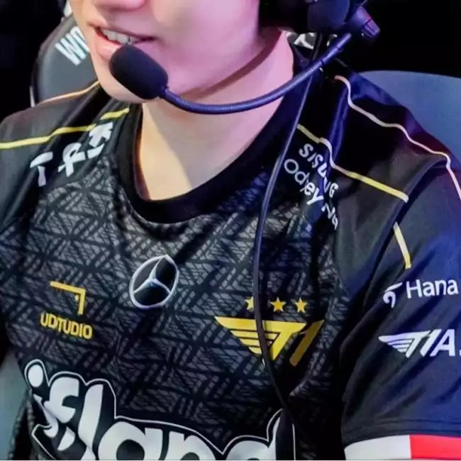 2023 World Champions T1 T-Shirt – FUTAROKU