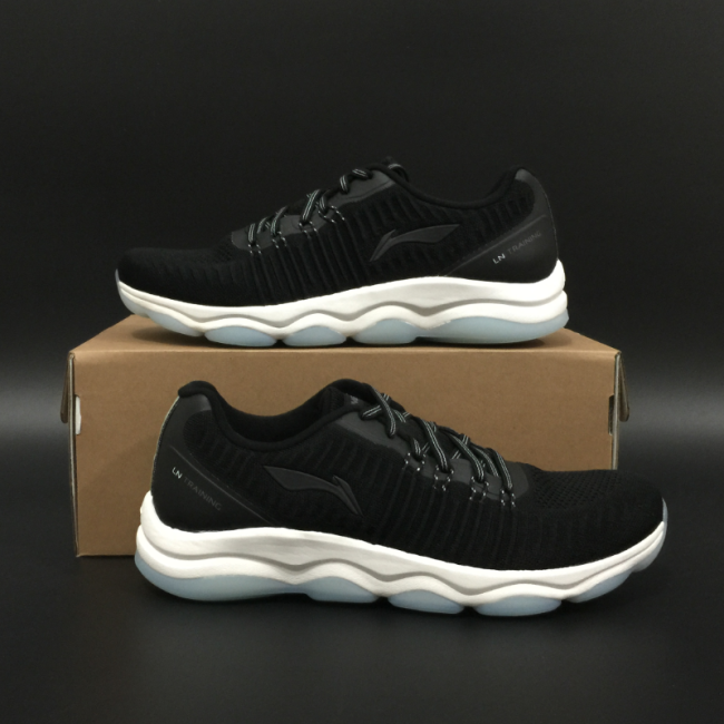 Li Ning Go Master LT Men s One Piece Breathable Cushioning Training Shoes